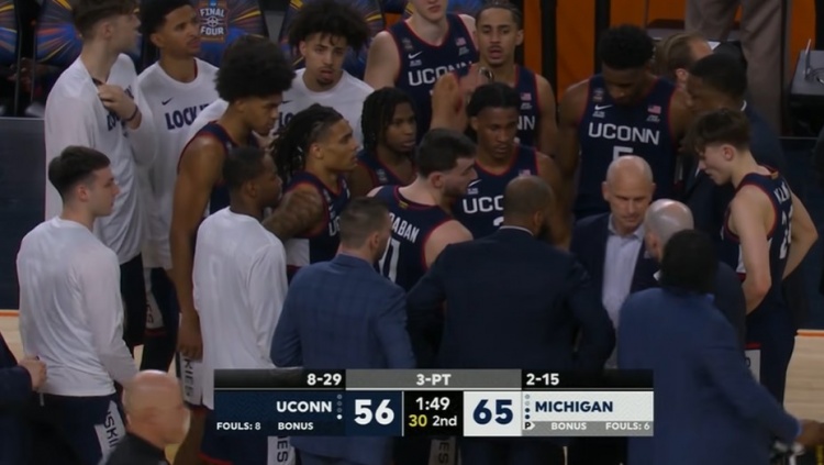 竞技宝APP-没悬念了！索罗·鲍尔快攻不进&amp;麦肯尼三分命中 密歇根领先9分